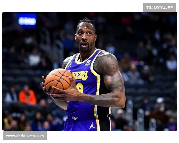 德怀特·霍华德重返赛场 展现不老的内线霸主气势 德怀特·霍华德重返赛场 展现不老的内线霸主气势